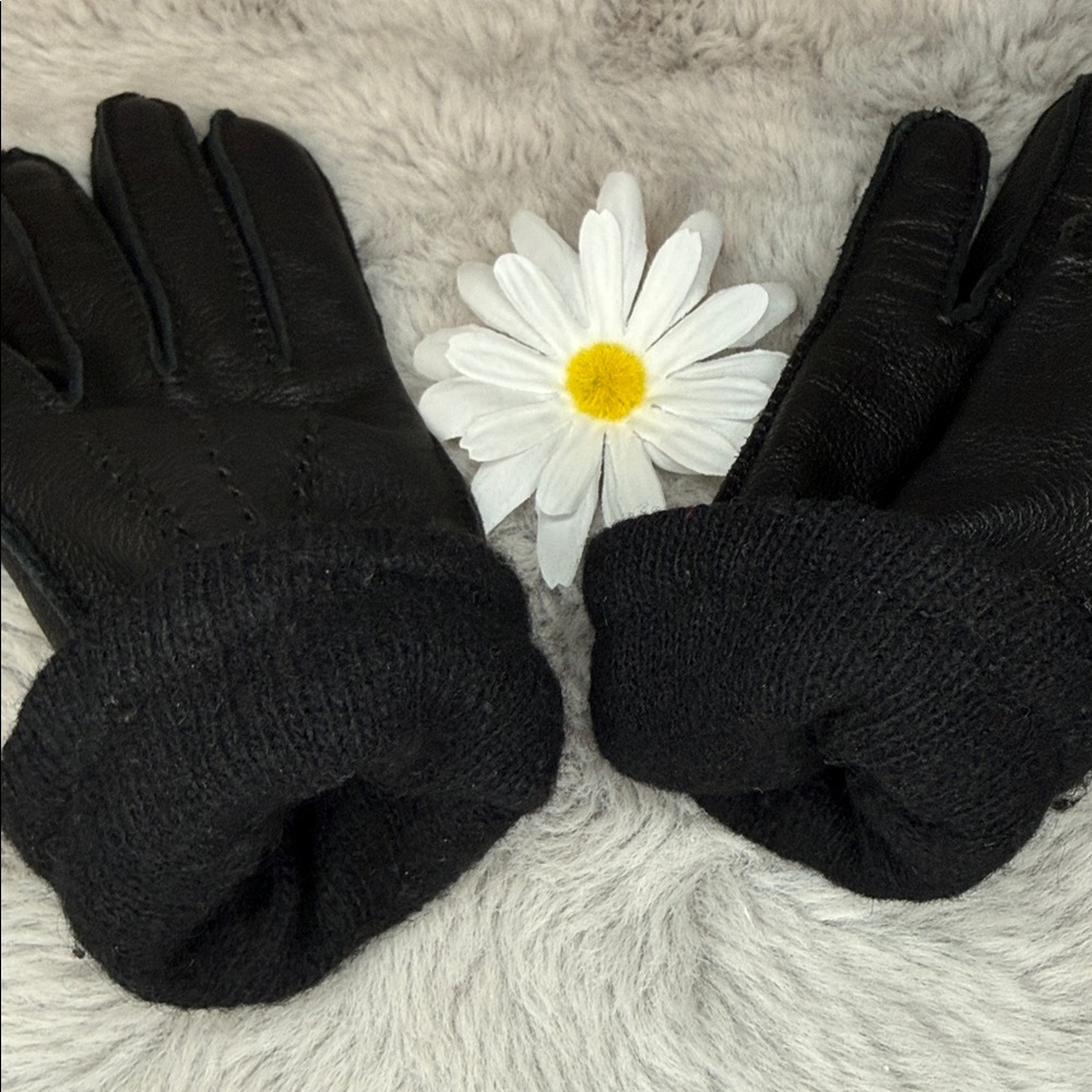 Womenβs Black Leather Gloves - Size Medium - Picture 3 of 3